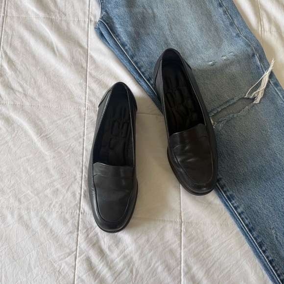 Shoes - Classic Black Leather Penny Loafers Size 6